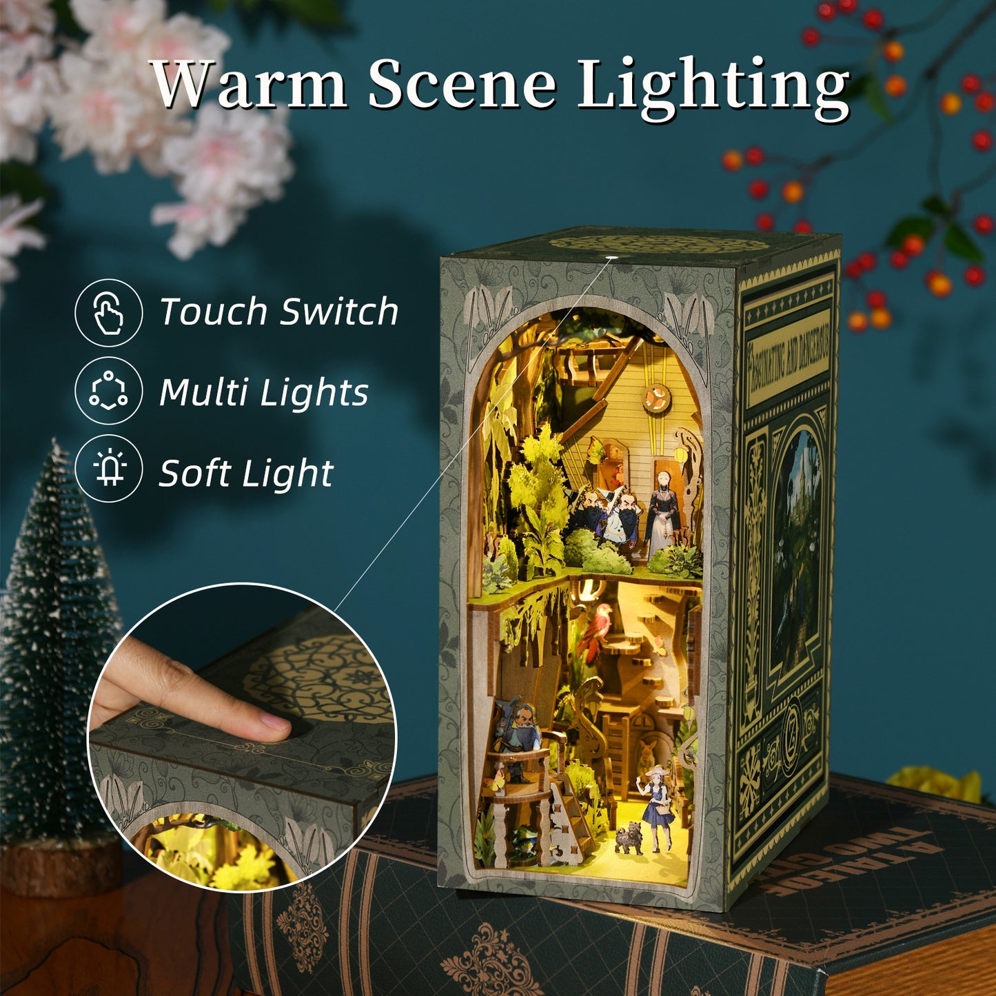 Serre-livres décoratif miniature en bois avec éclairage LED chaleureux. L'image illustre le fonctionnement de l'interrupteur tactile sur le dessus de la maquette et précise que le kit dispose de plusieurs points lumineux à lumière douce.