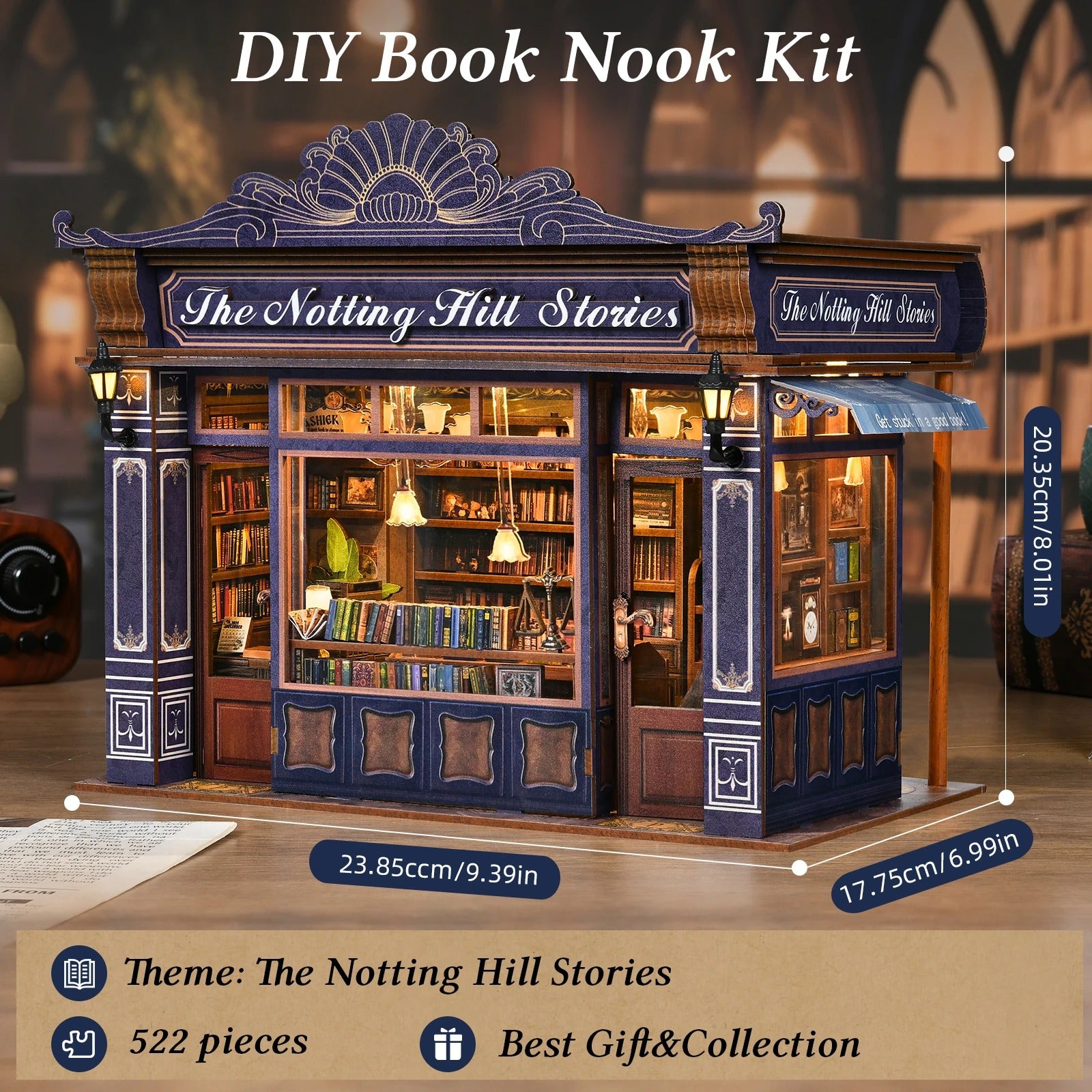 Photo d'un kit de construction miniature The Notting Hill Stories représentant une librairie rétro bleue illuminée. Le visuel détaille les spécifications : 522 pièces, dimensions de 23,85 x 20,35 x 17,75 cm, et la mention "Best Gift & Collection". La scène intérieure montre des étagères de livres détaillées et une lumière d'ambiance jaune.