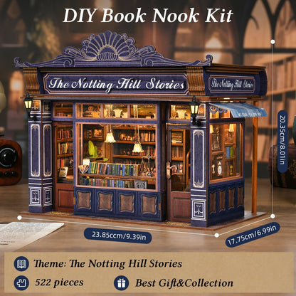 Photo d'un kit de construction miniature The Notting Hill Stories représentant une librairie rétro bleue illuminée. Le visuel détaille les spécifications : 522 pièces, dimensions de 23,85 x 20,35 x 17,75 cm, et la mention "Best Gift & Collection". La scène intérieure montre des étagères de livres détaillées et une lumière d'ambiance jaune.