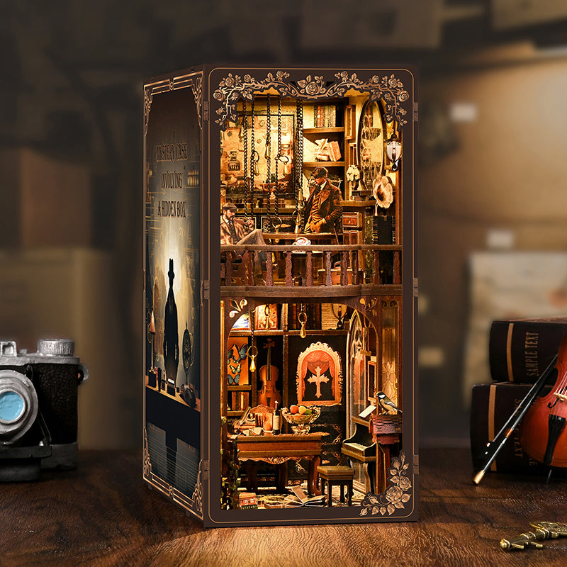Serre-livres DIY Book Nook miniature thème détective Sherlock Holmes avec éclairage LED et détails en bois sculpté.