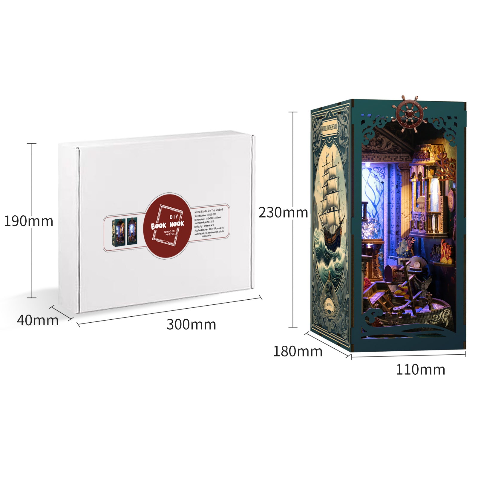 Détails du Book Nook Riddle on the Seabed avec boule de cristal lumineuse, perle dans son coquillage et épave de navire en bois.