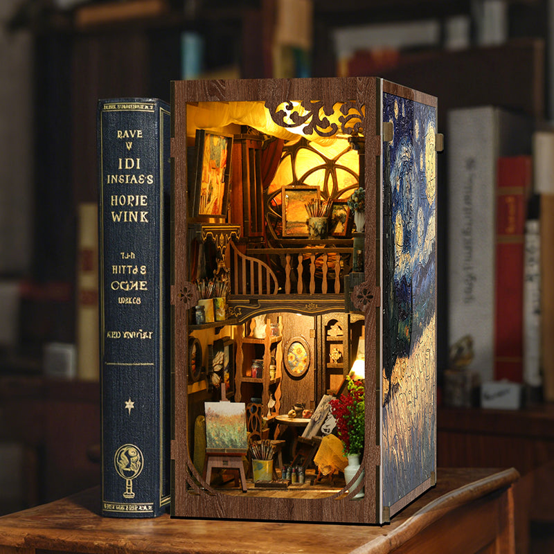 Serre-livres Book Nook miniature en bois "A World Within the Frame" inspiré de Van Gogh, avec éclairage LED, chevalets de peinture et décor d'atelier d'artiste.