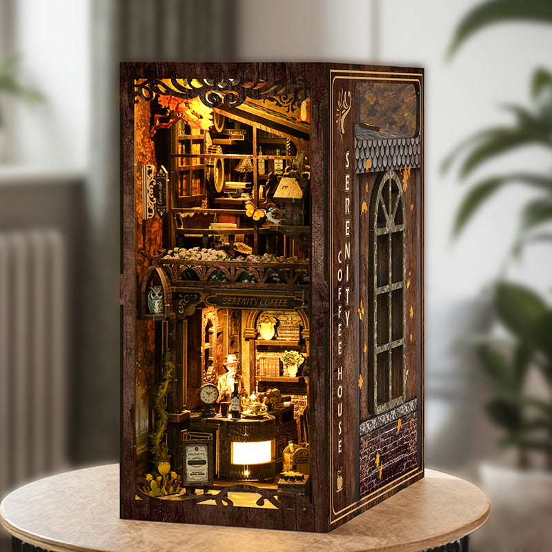 Kit Book Nook en bois "The Philosophical Library" : serre-livres miniature DIY avec éclairage LED, bustes de philosophes et décor de bibliothèque ancienne pour étagère.
