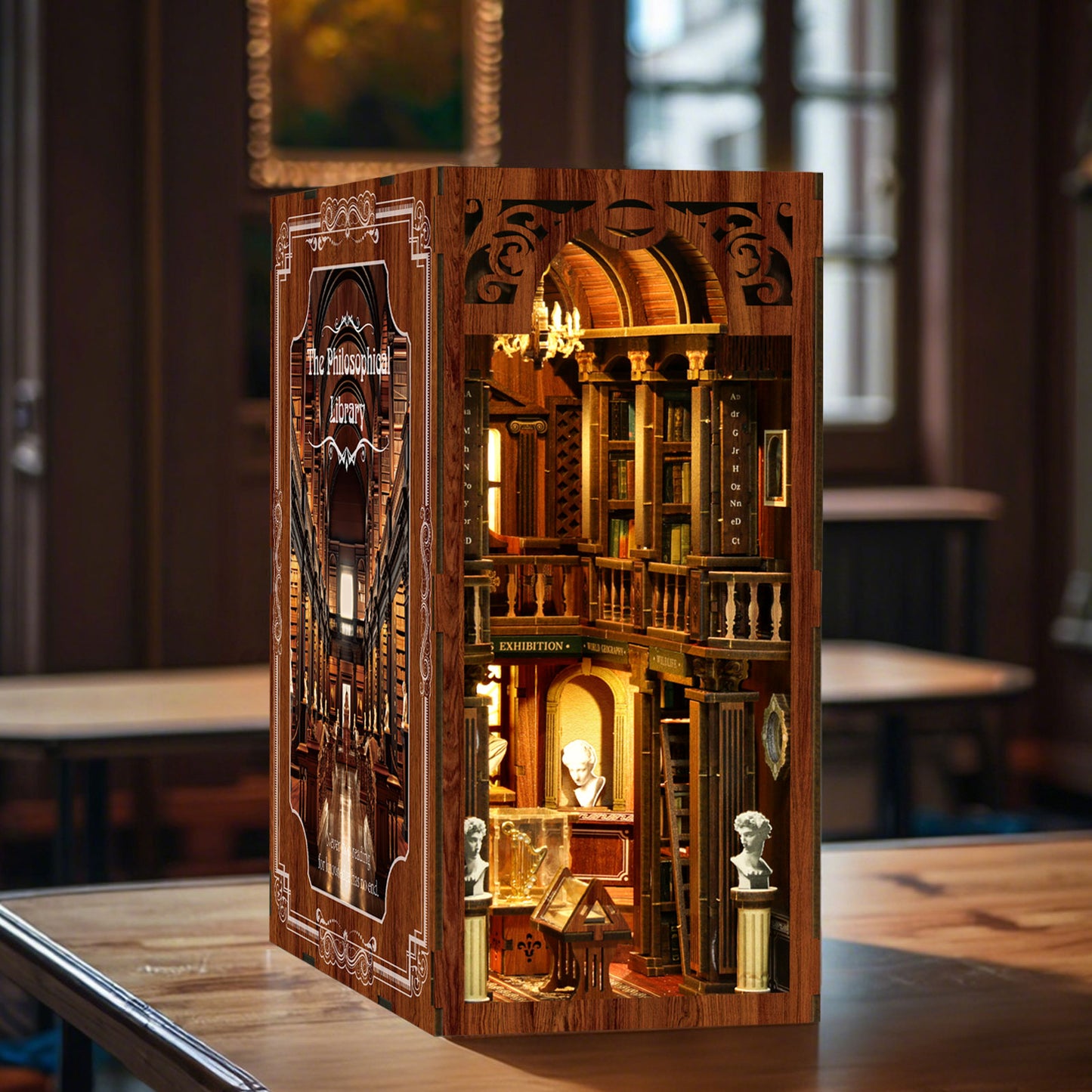 Serre-livres décoratif DIY Book Nook thème bibliothèque ancienne, puzzle 3D en bois avec éclairage LED pour décoration d'étagère et cadeau créatif.