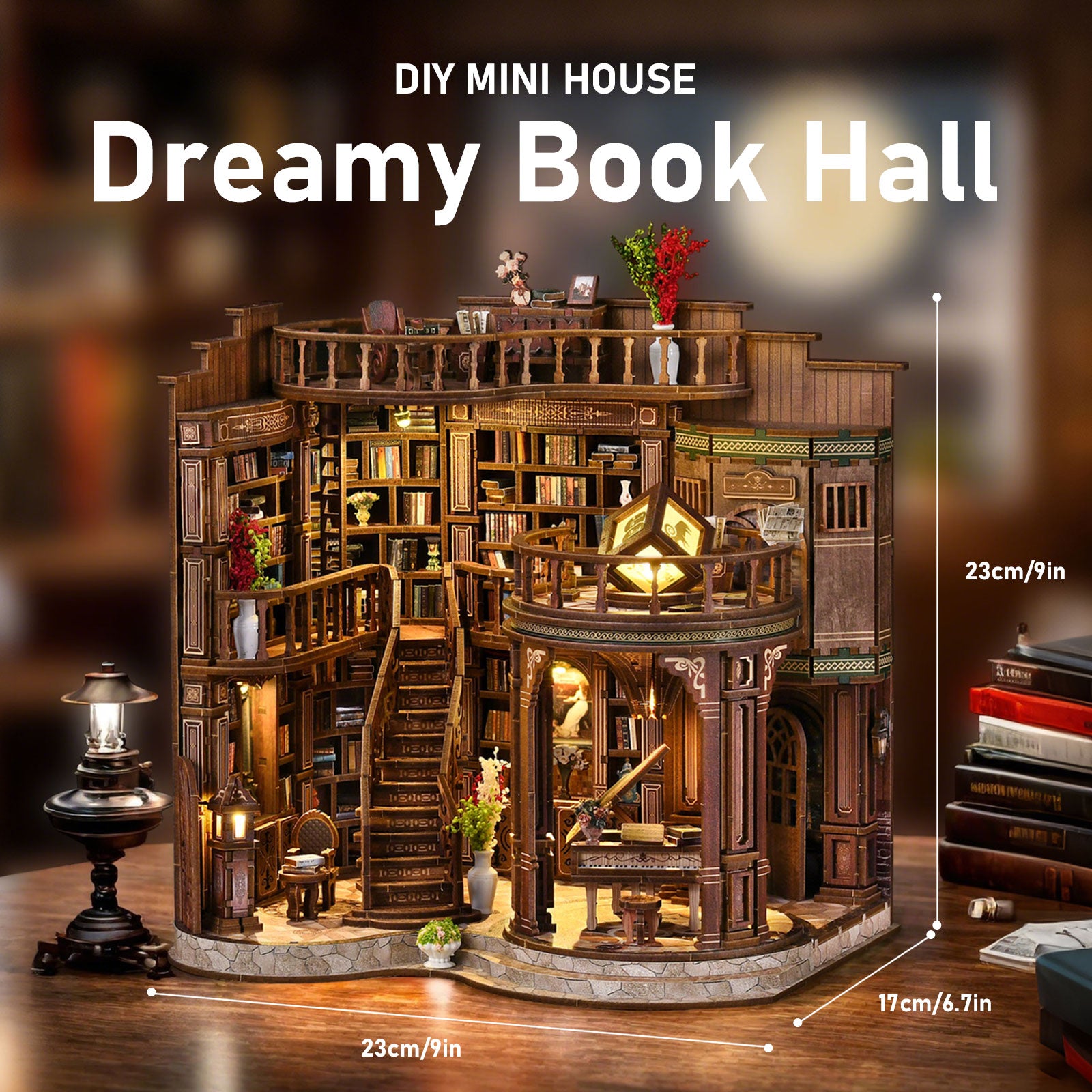 Maquette bois DIY Dreamy Book Hall avec dimensions : 23x23x17 cm. Serre-livres miniature rétro éclairé représentant une bibliothèque ancienne à deux étages avec piano et escalier."