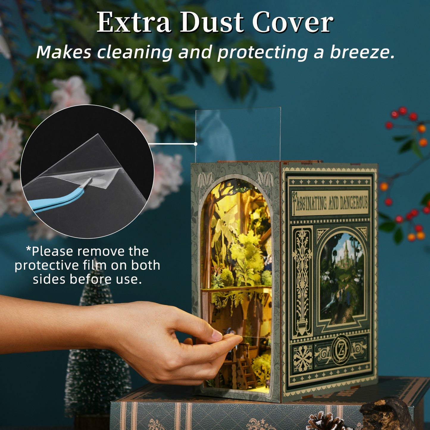 Gros plan d'un serre-livres miniature illuminé montrant l'installation d'une vitre de protection contre la poussière. Une petite fenêtre d'insertion montre comment retirer le film protecteur de l'acrylique avant l'assemblage.