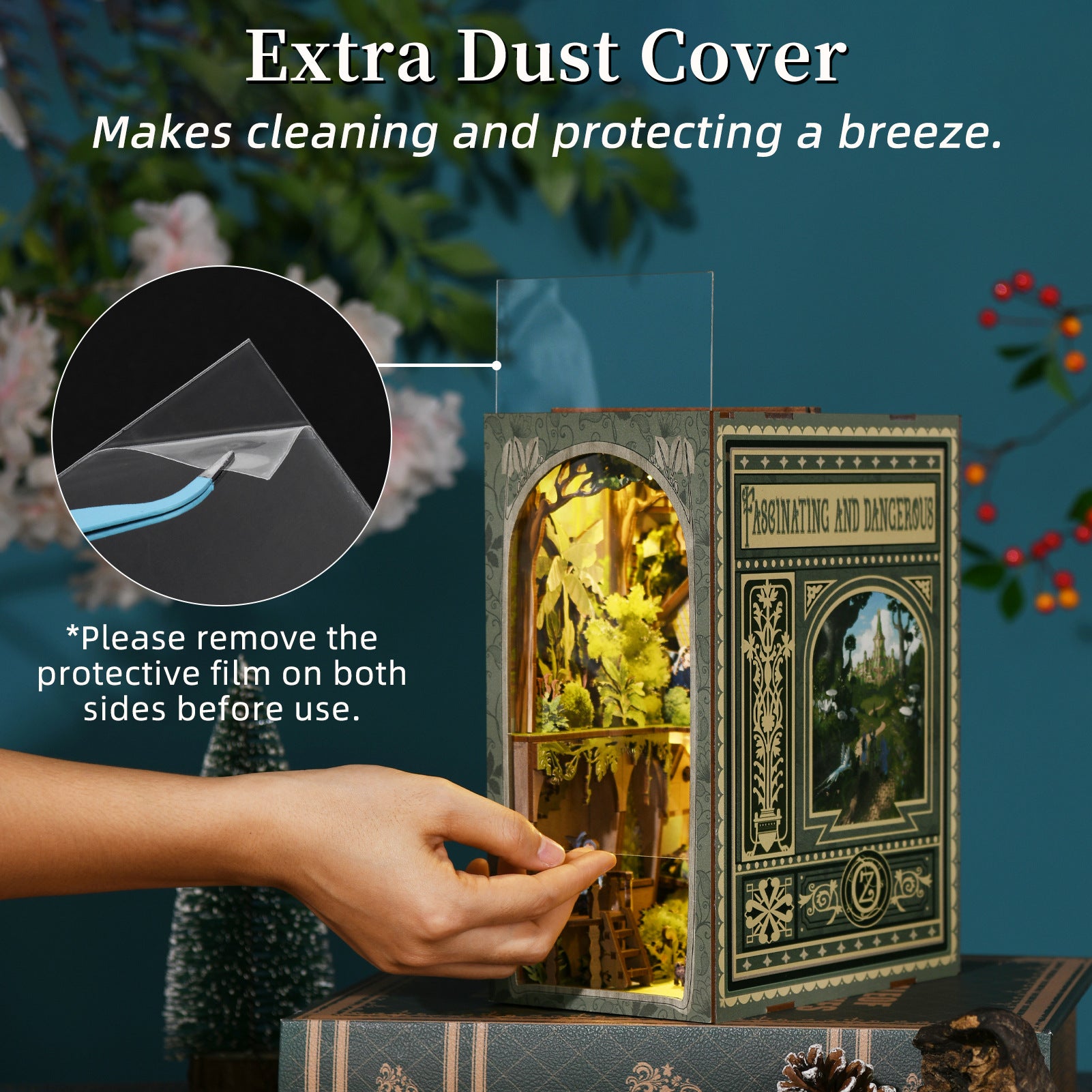 Gros plan d'un serre-livres miniature illuminé montrant l'installation d'une vitre de protection contre la poussière. Une petite fenêtre d'insertion montre comment retirer le film protecteur de l'acrylique avant l'assemblage.