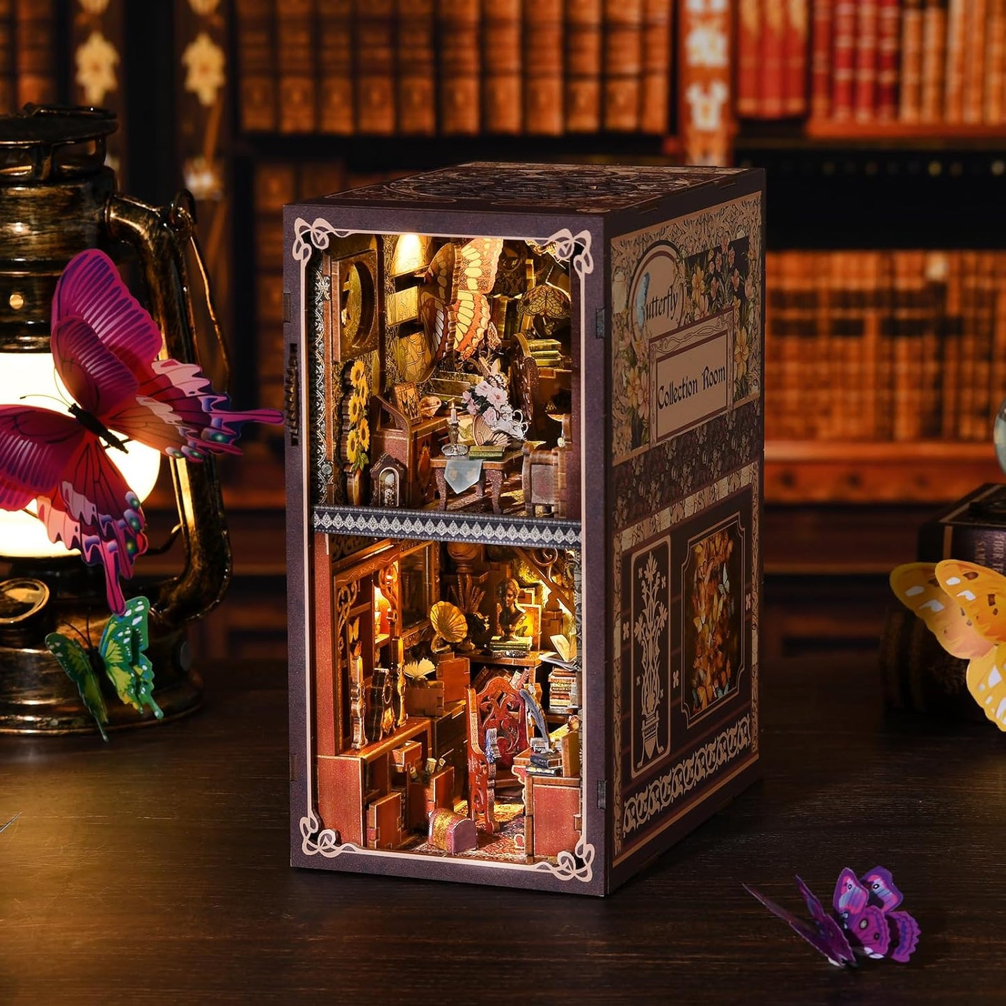 Serre-livres décoratif DIY miniature Book Nook en bois avec éclairage LED thème cabinet de curiosités et papillons.