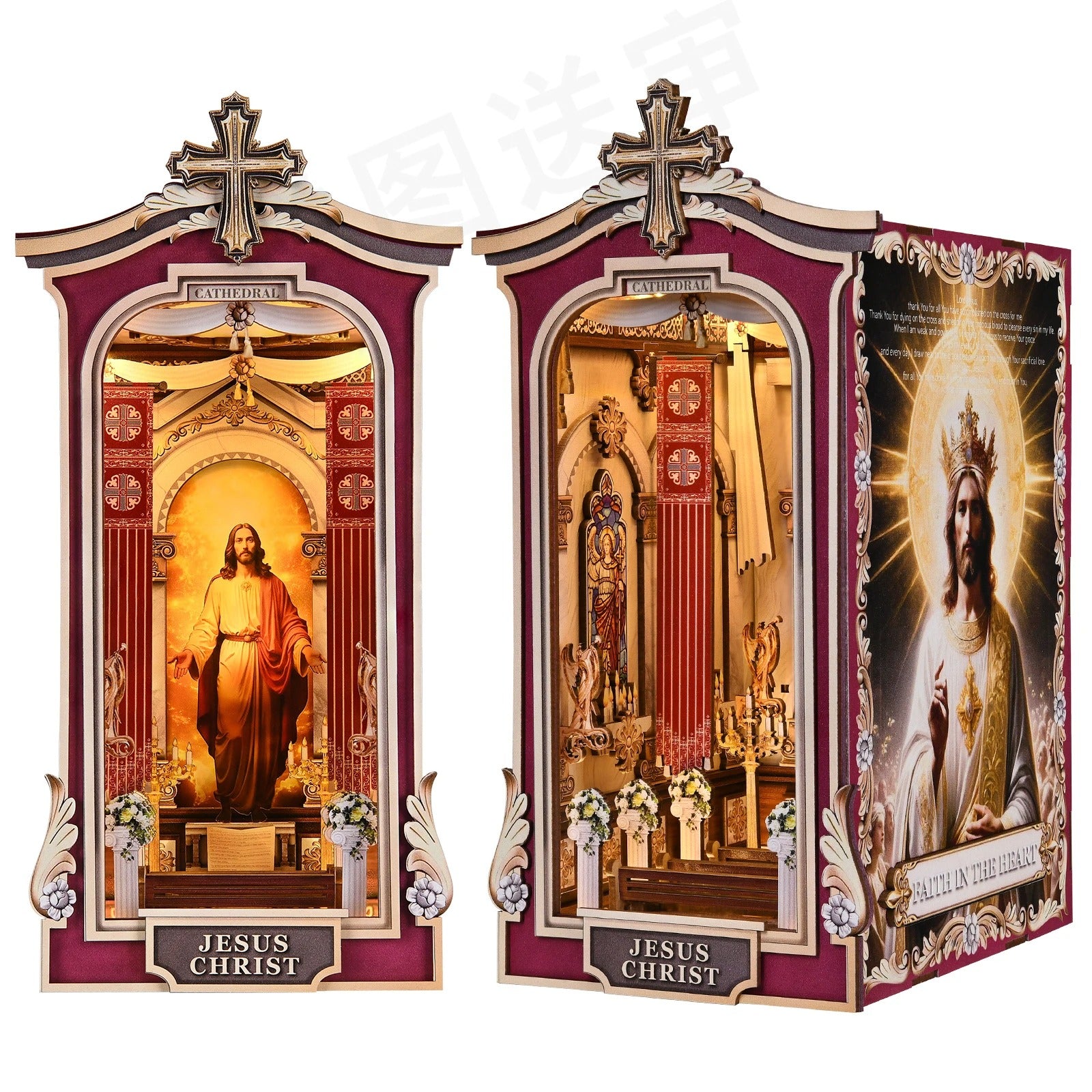 Vues de face et de trois-quarts d'un Book Nook DIY Cathédrale avec éclairage LED, portrait de Jésus-Christ et architecture intérieure détaillée en bois.