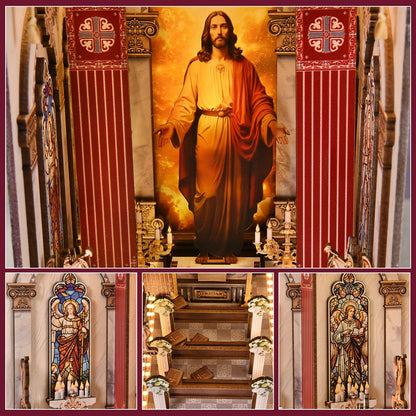 Détails intérieurs d'un book nook église : figurines de Jésus-Christ, vitraux miniatures colorés et allée centrale de cathédrale avec bancs en bois