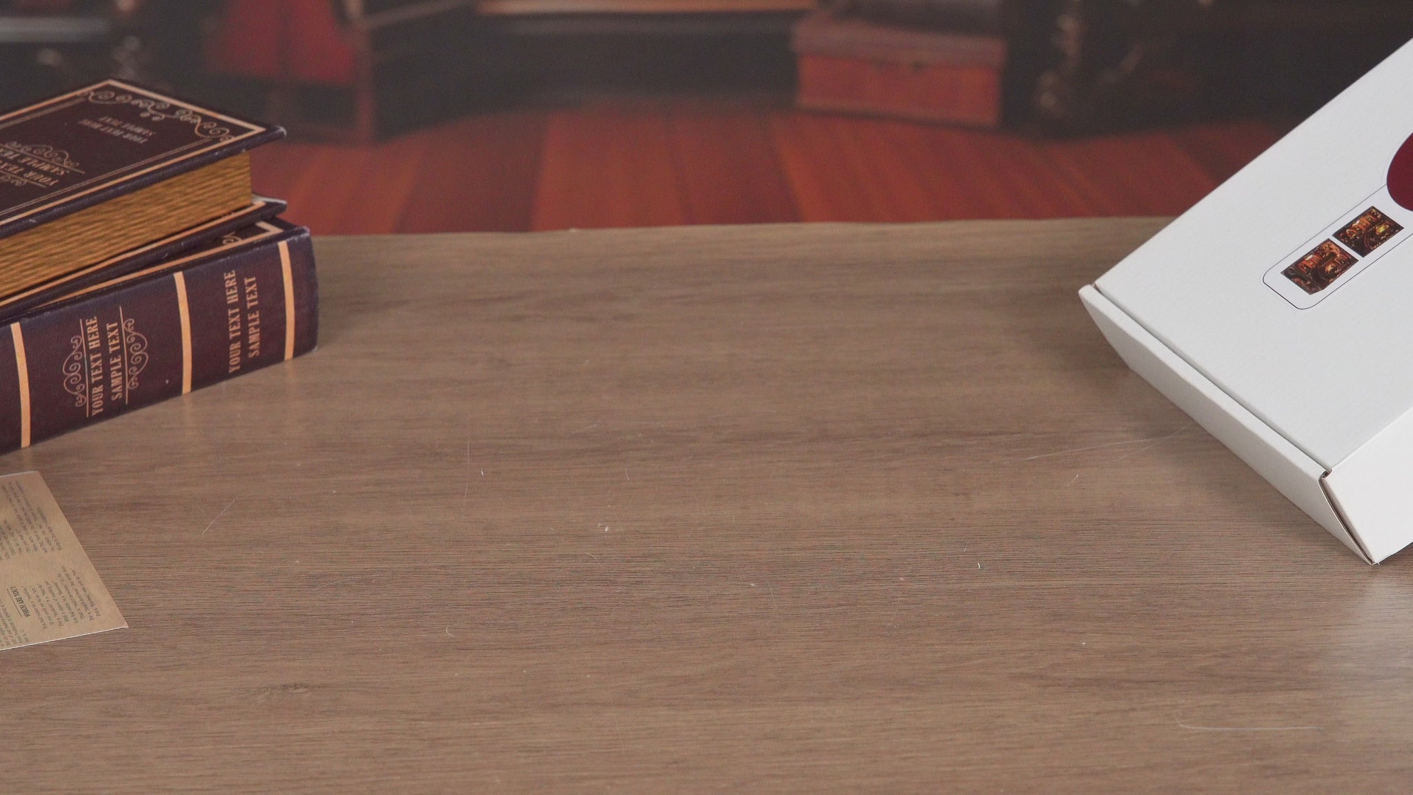 Serre-livres miniature DIY Book Nook 'Ancient Rhyme Library' en bois, style bibliothèque gothique avec escalier en colimaçon, cheminée lumineuse et éclairage LED.