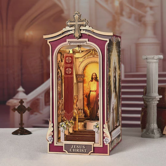 Serre-livres décoratif diorama en bois thème Cathédrale et Jésus-Christ avec éclairage LED intégré pour bibliothèque