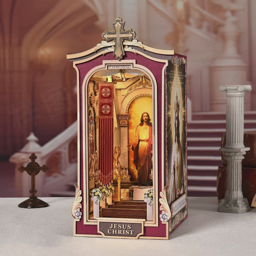 Serre-livres décoratif diorama en bois thème Cathédrale et Jésus-Christ avec éclairage LED intégré pour bibliothèque