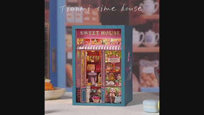 Vidéo de présentation du Book Nook DIY Sweet House : montage d'une pâtisserie miniature en bois avec éclairage tactile et musique. Maquette interactive de 162 pièces pour décoration de bibliothèque.