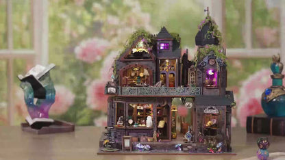 Maquette miniature de maison de sorcière illuminée dans l'obscurité, détails d'apothicaire magique et architecture fantastique avec lumières LED chaudes.