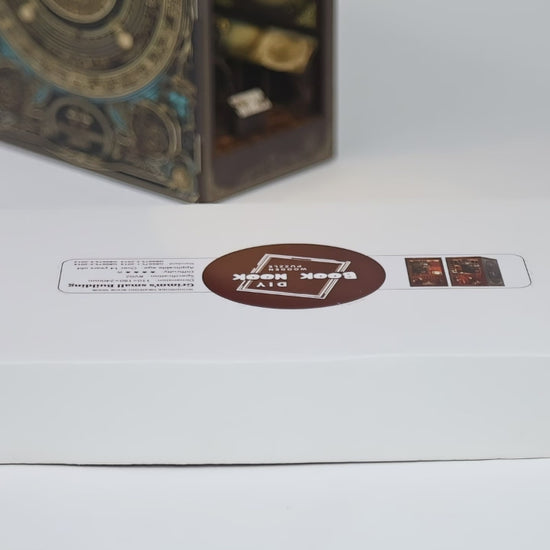 Book Nook "Astronomy Museum" : puzzle 3D en bois avec télescope, astrolabe miniature et constellations illuminées par LED.