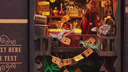 Assemblage d'un serre-livres miniature "The House of Magic" : montage des pièces en bois découpées au laser, installation du système électrique LED et mise en situation sur une bibliothèque.